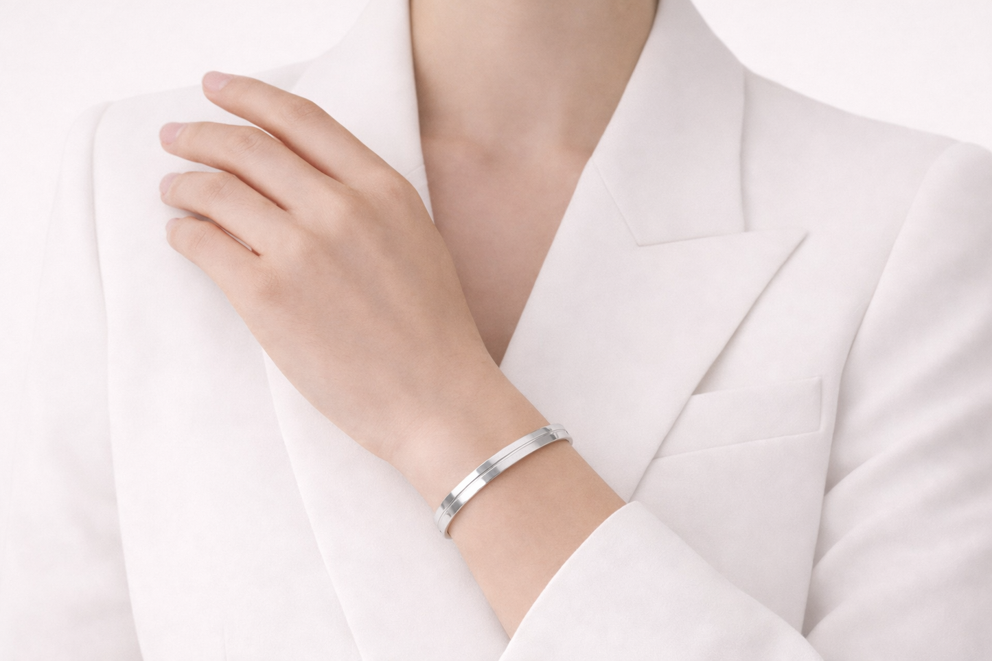 LUEUR Closed Bangle - Stainless Steel