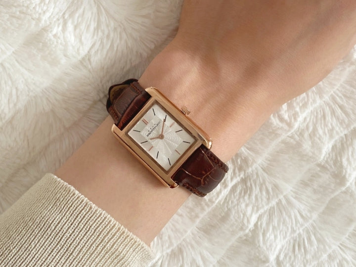 One Watch, Two Styles: Legende Gold for her