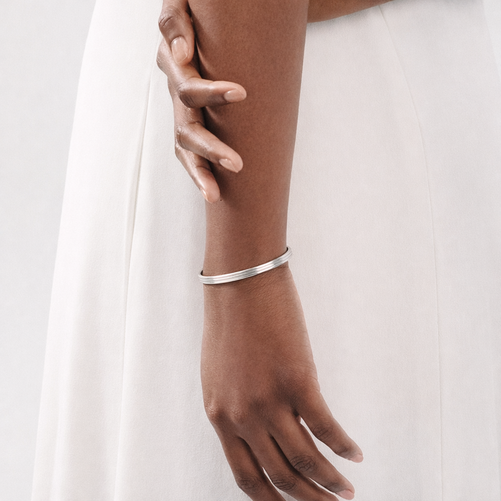 LUEUR Closed Bangle - Stainless Steel